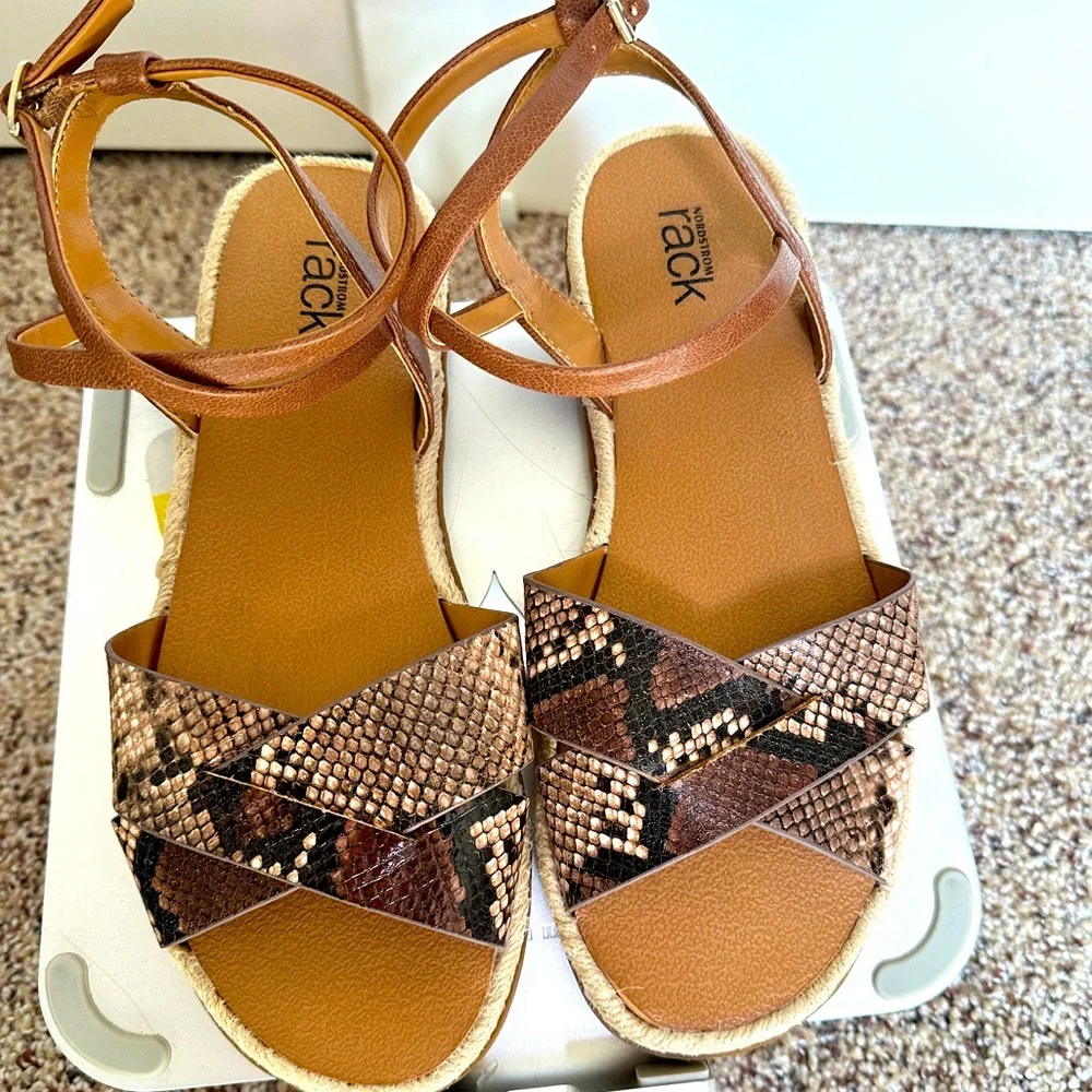 EUC Nordstrom Rack straps sandals- size 7.5 - Picture 4 of 6